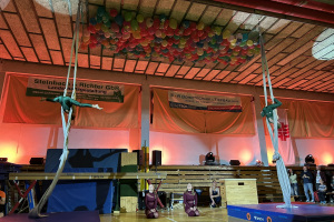 Showteil Tuchakrobatik